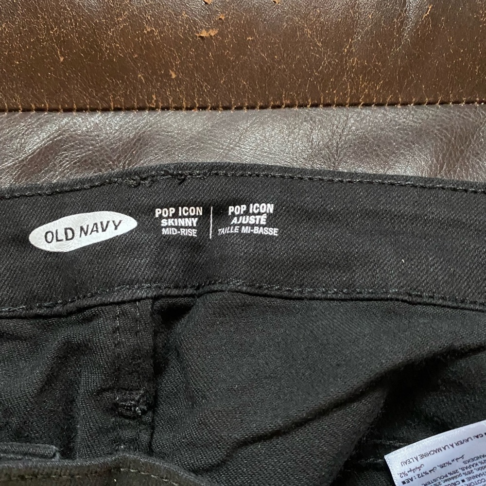 Black Old navy mid-rise pop icon skinny